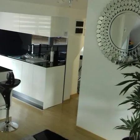 Luxury Black & White Apartment *