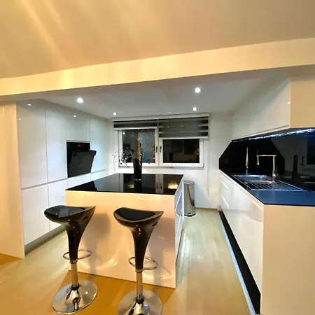 Luxury Black & White *