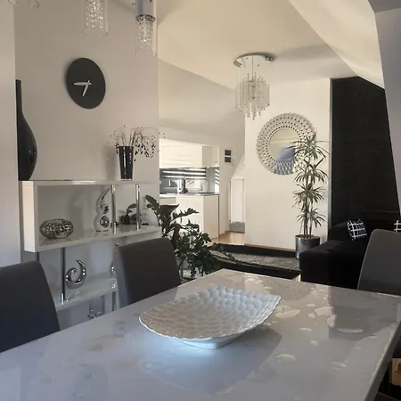 Luxury Black & White *