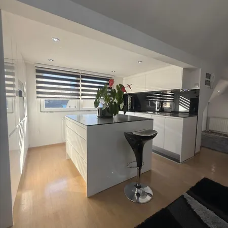 Luxury Black & White Apartment *