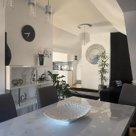 Luxury Black & White Sarajewo