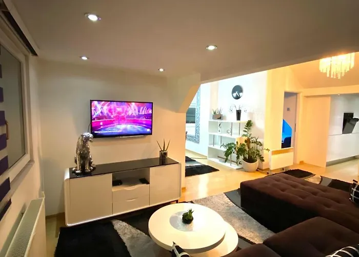 Luxury Black & White Lejlighed *