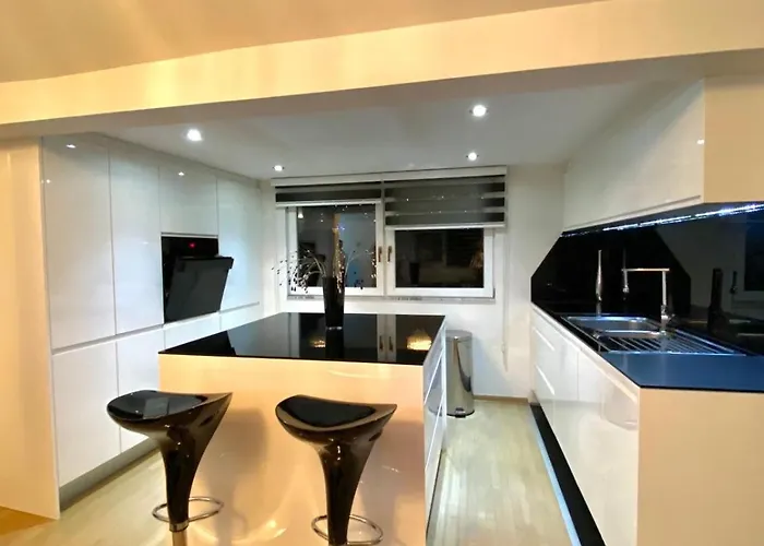 Luxury Black & White *