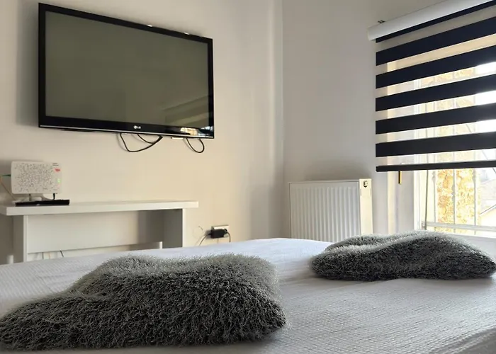 Luxury Black & White *